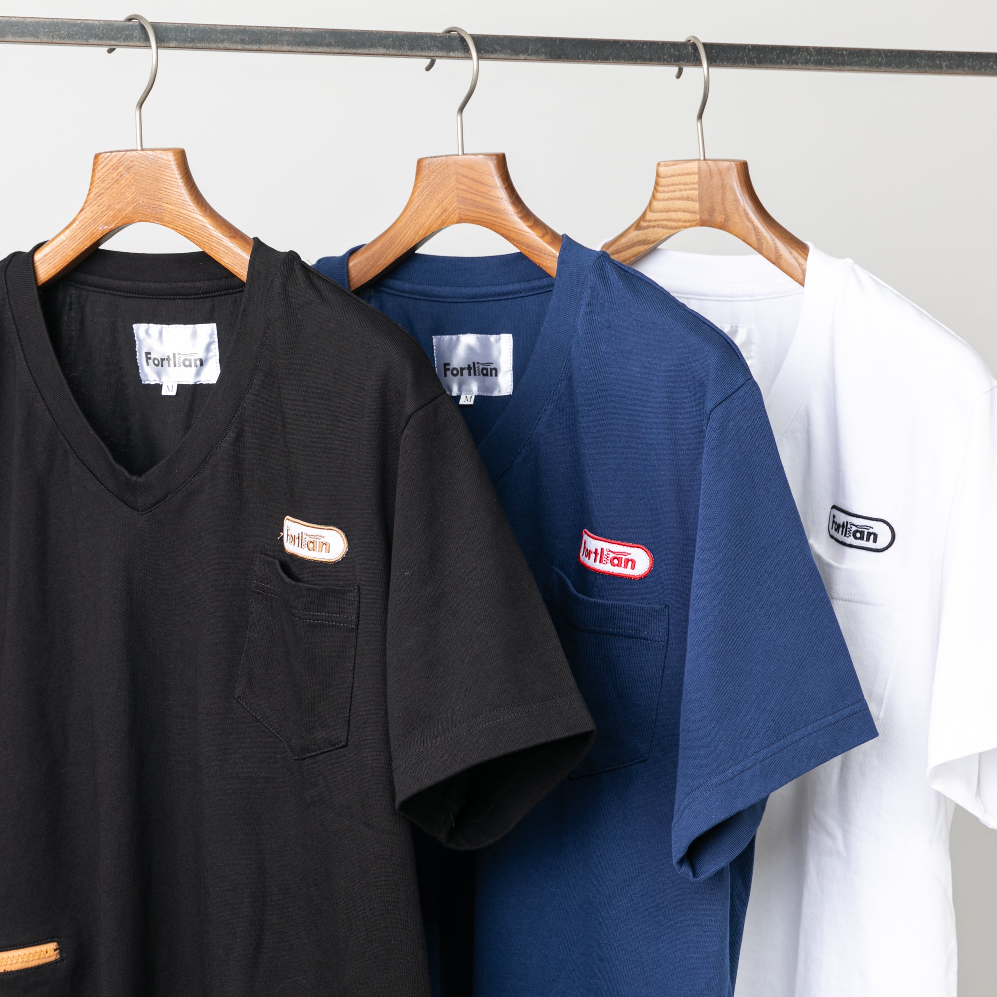 ラインロゴVネックTシャツ VネックTシャツ – フォートリアン・オンライン